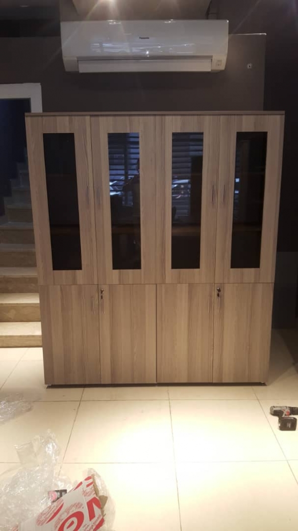 Armoire 4 portes semi vitrer 021