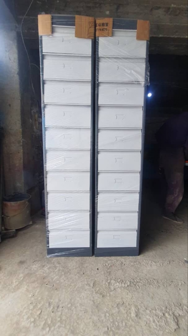 CLAPET M&Eacute;TALLIQUE A 10 CASES / C10