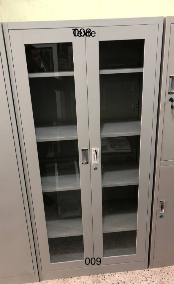 Armoire m&eacute;tallique vitrer