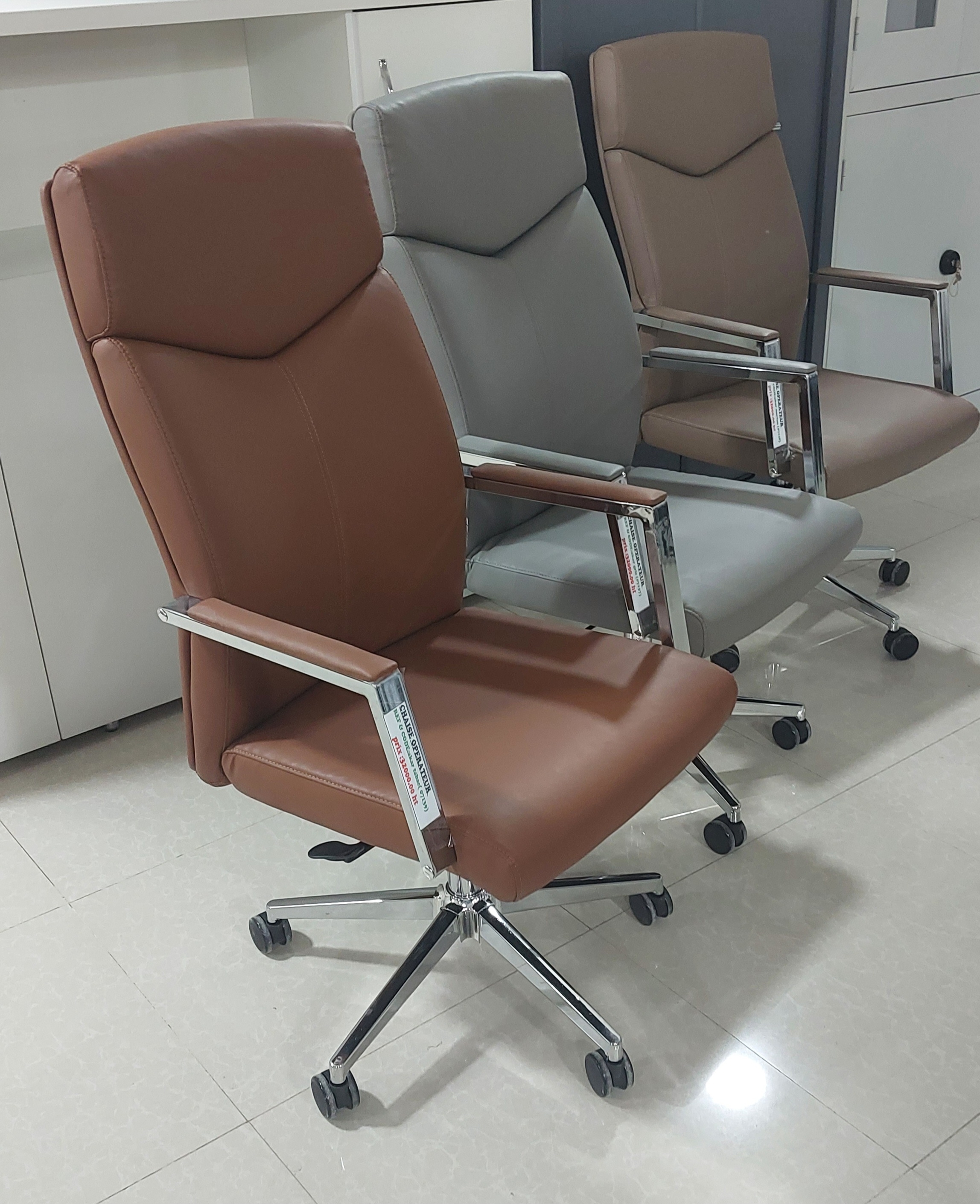 chaise pdg akar